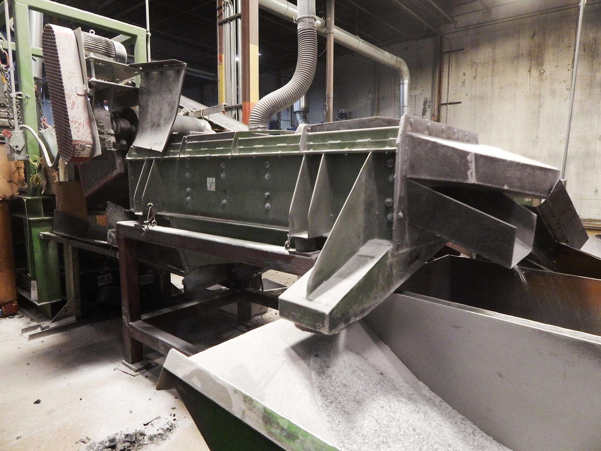 vibratory screener removing fines from materials